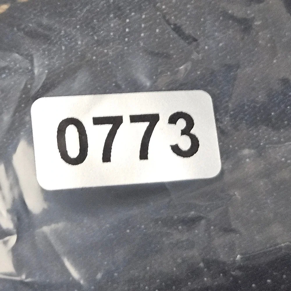 Levis pocket weight